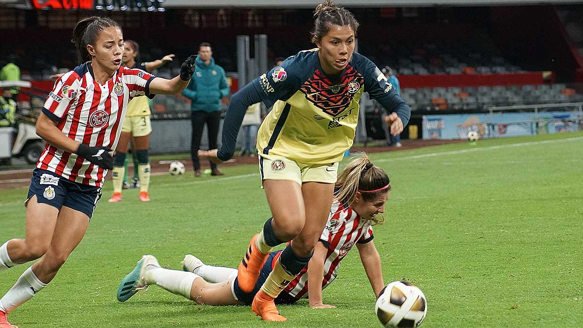 América femenil 2-1 Chivas; intenso Clásico Nacional en el estadio Azteca