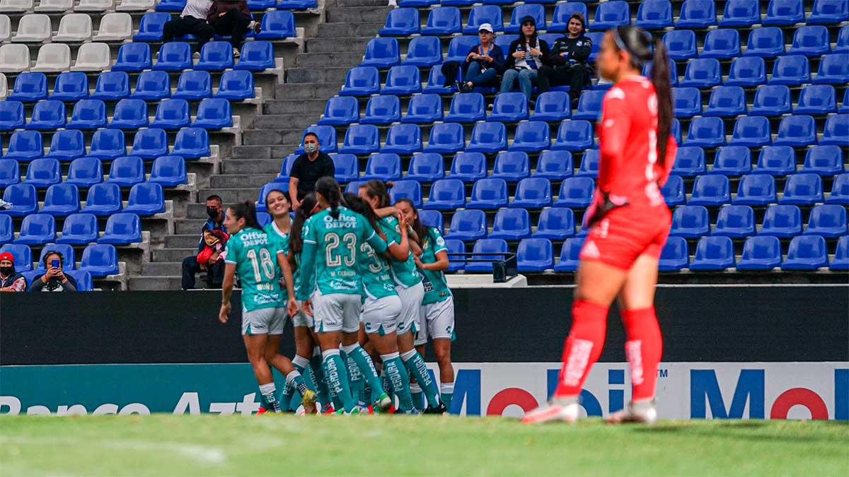 León femenil vence 3-0 a Puebla y aún sueña con la Liguilla del Apertura 2022