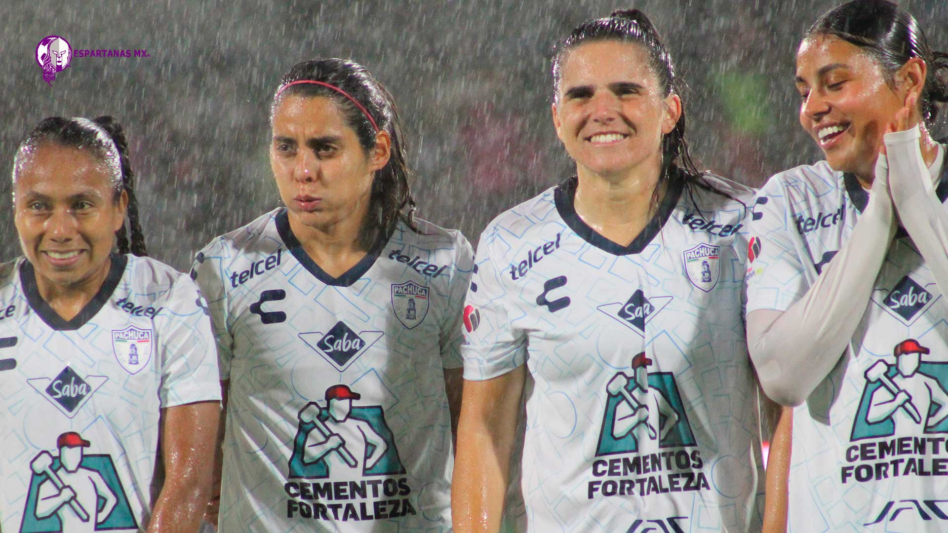 Lluvia torrencial en CU, un Pumas femenil vs Pachuca partido marcado por terrible tormenta