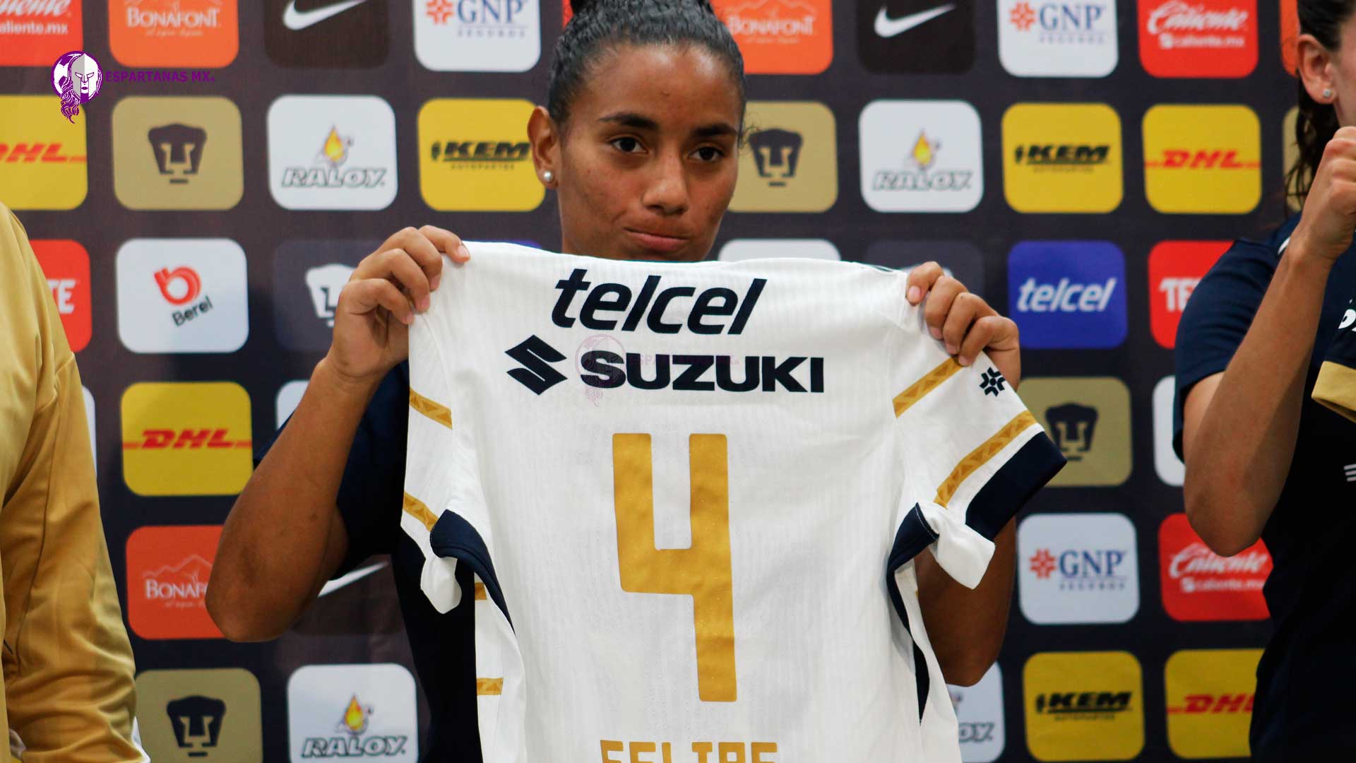 laura felipe pumas femenil 4