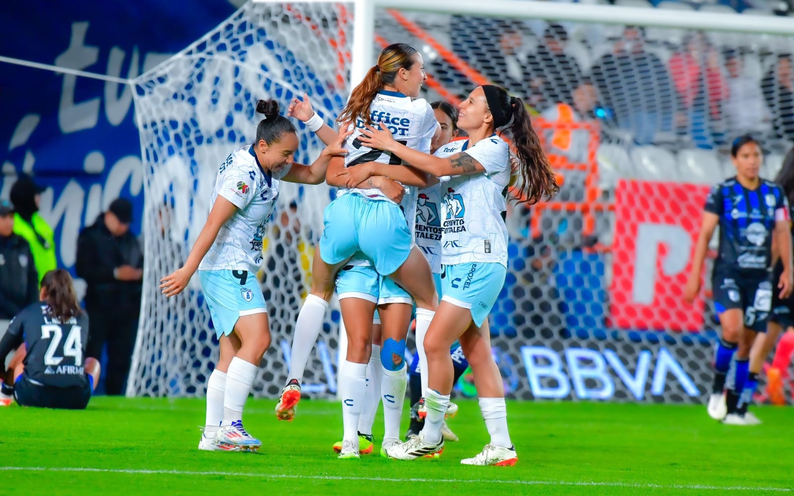Pachuca Femenil vence 3-1 a Querétaro y se coloca como líder del Apertura 2024