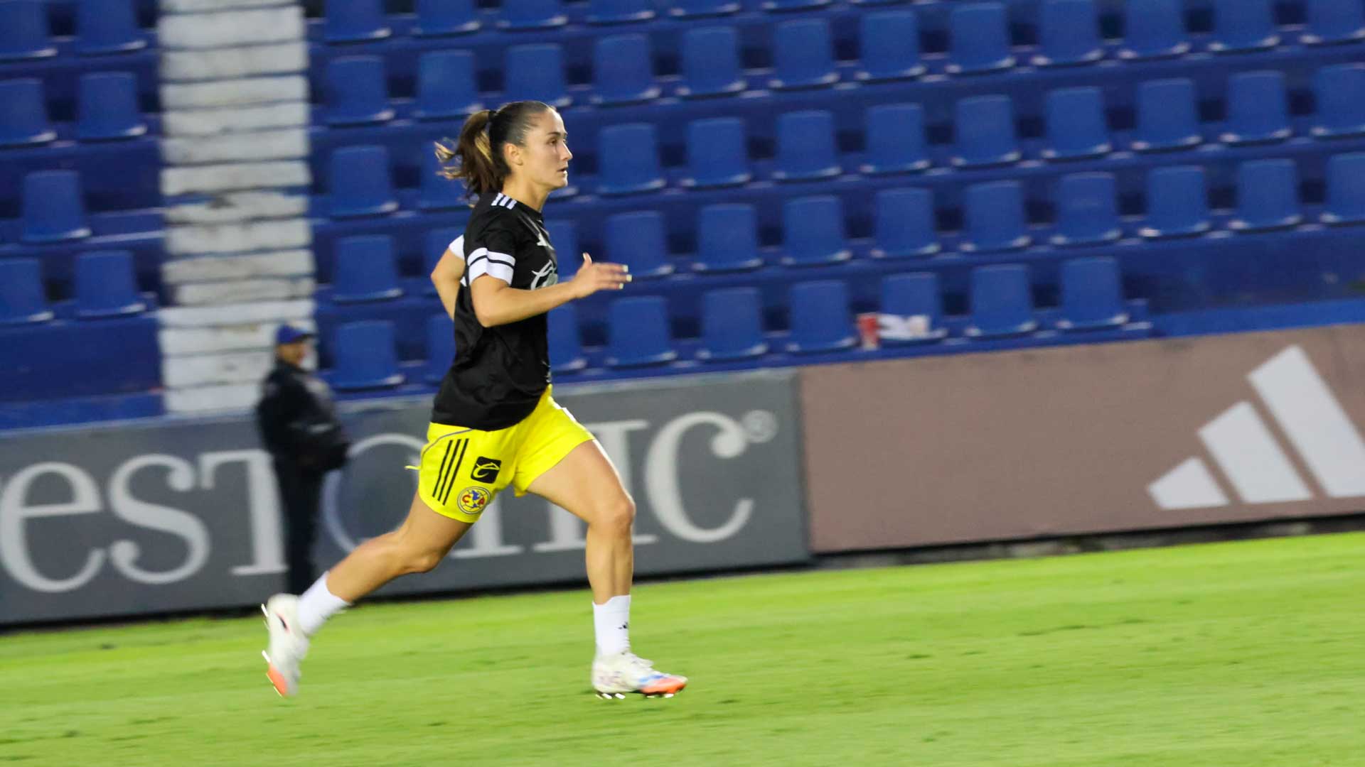 Bruna Vilamala se perfila para debutar ante León; Scarlett Camberos está descartada por lesión