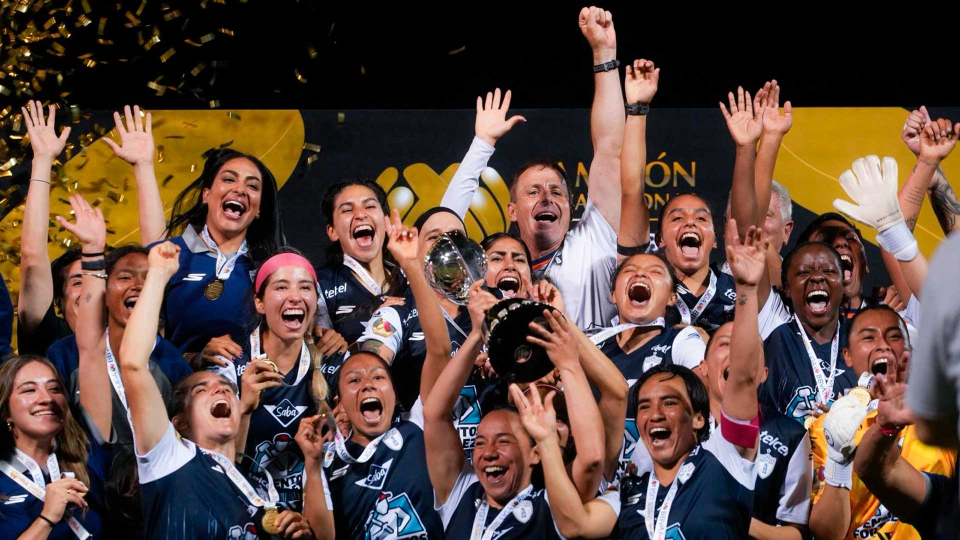Nina Nicosia y Alexandra Godínez celebran la magia de otro título para Pachuca Femenil