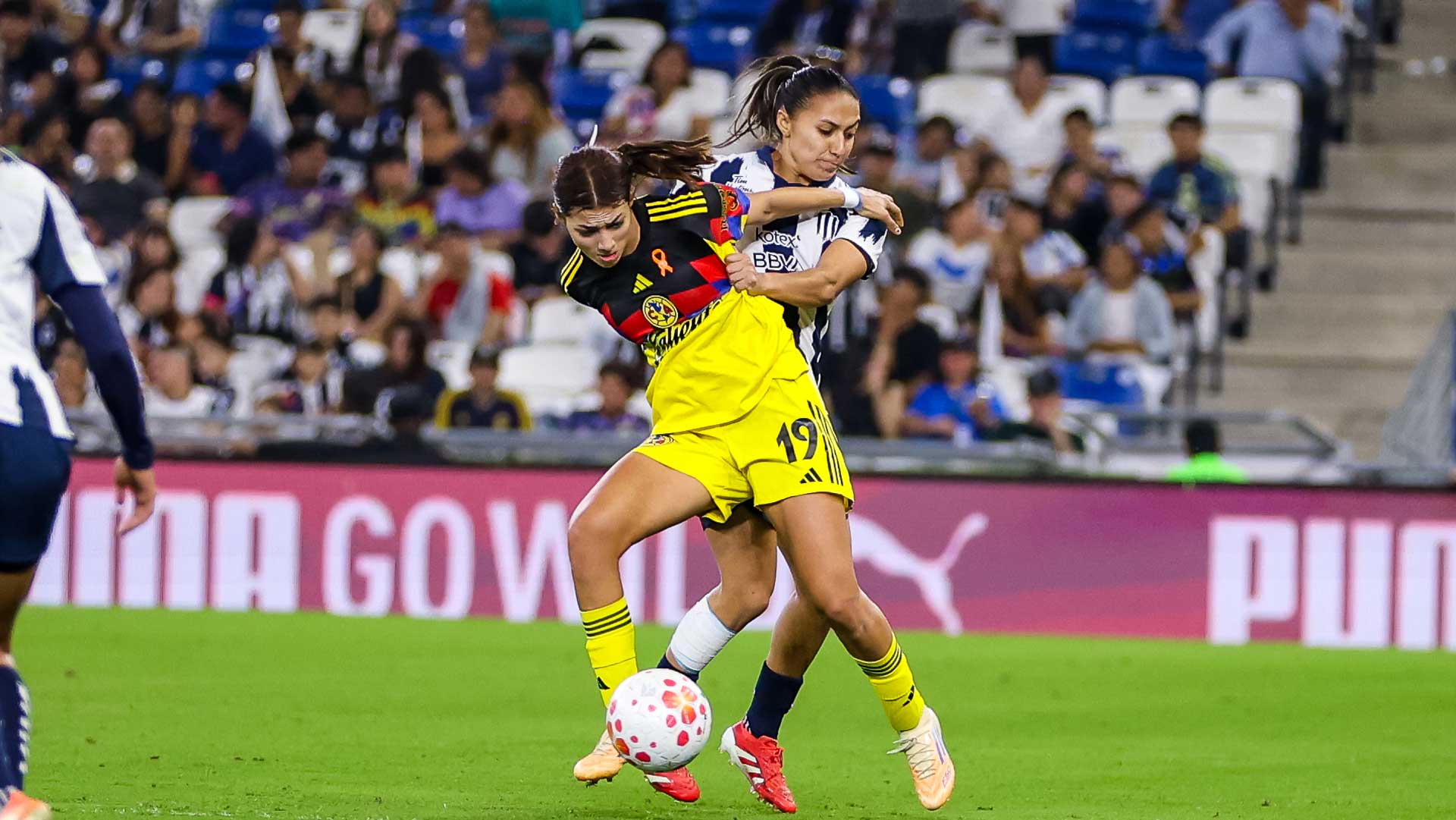 América femenil y Rayadas empatan 1-1 en un duelo de poder a poder en el BBVA