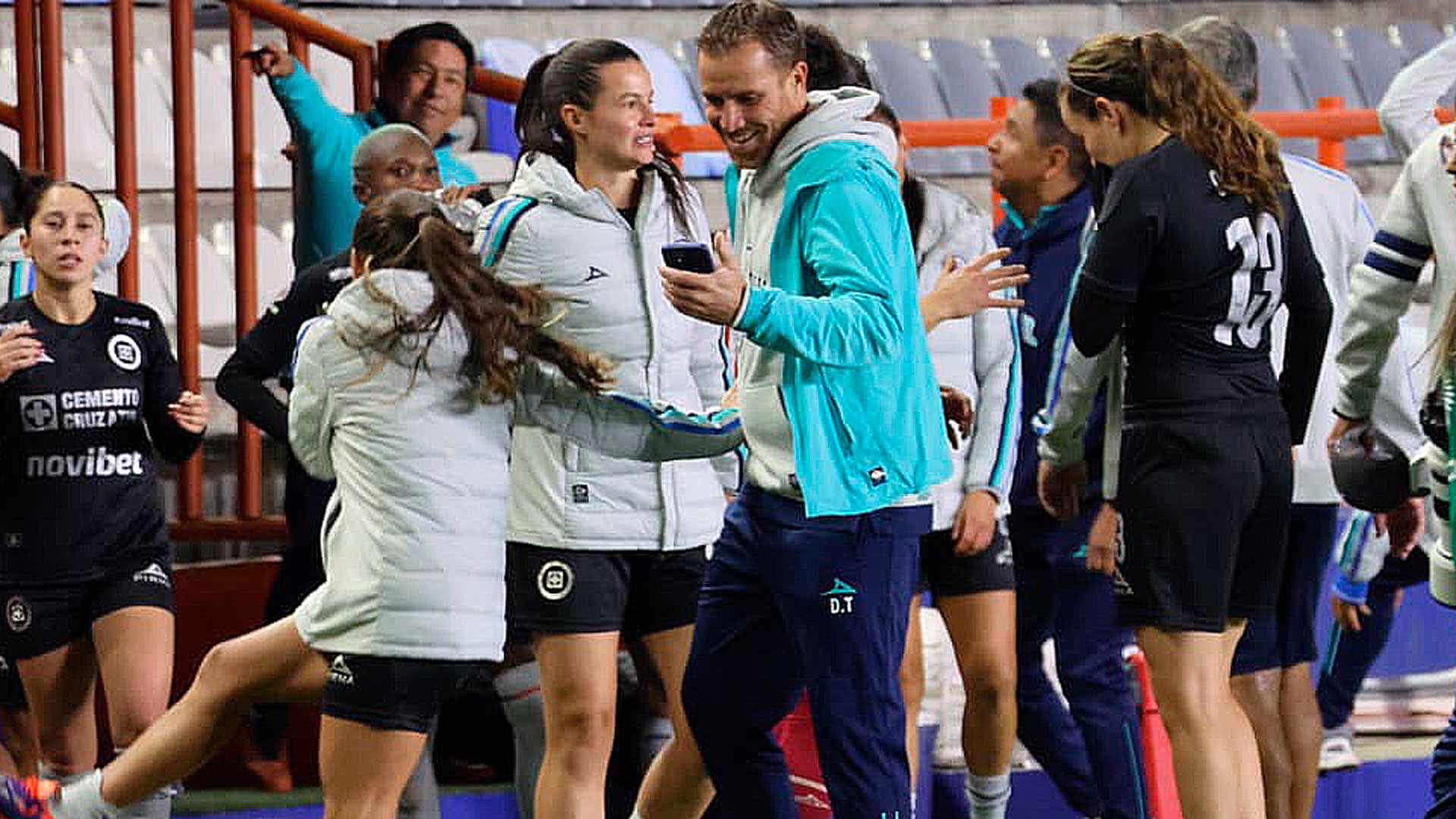 Diego Testas celebra la clasificación histórica de Cruz Azul Femenil: “Teníamos la certeza de que podíamos hacerlo”