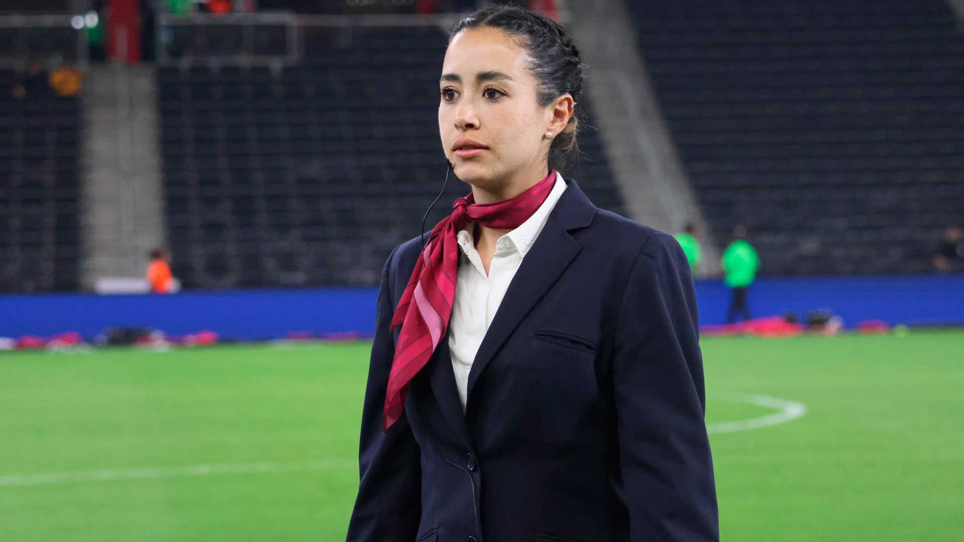 Katia García, primera mujer en arbitrar un partido de Copa Oro varonil