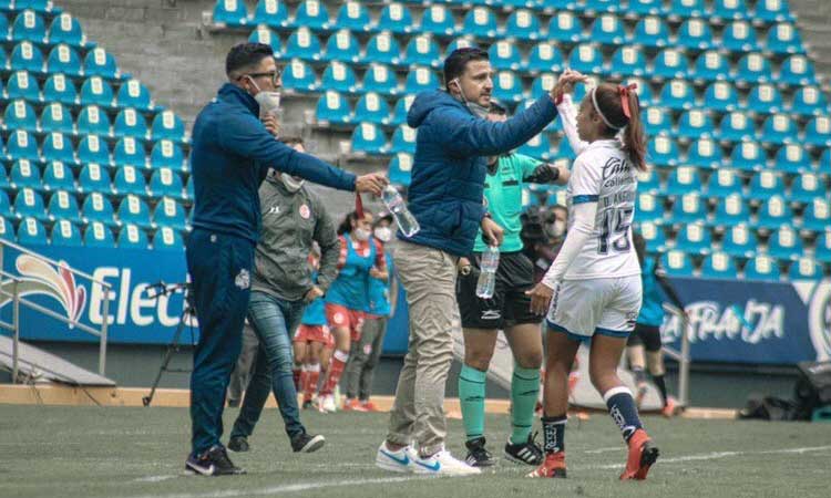 Jorge Gómez cumple 50 partidos con el Puebla femenil 