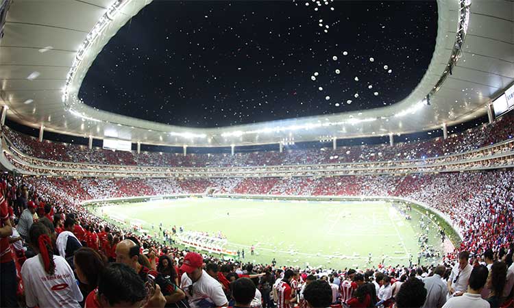 Chivas femenil festeja los 10 años del estadio Akron