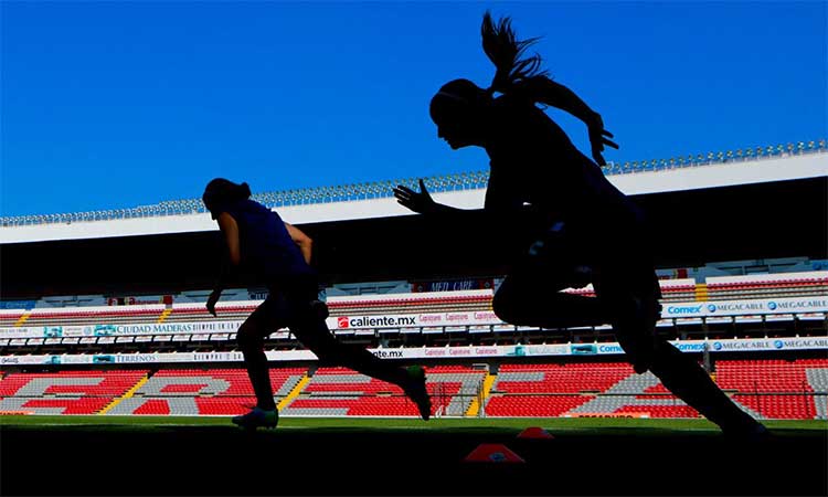 Jugadoras de Querétaro femenil han sido amenazadas: Álvaro Ortiz 