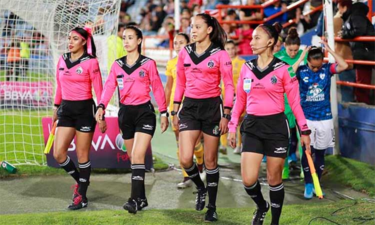 Priscila Pérez, la silbante central en la final de la Liga MX Femenil