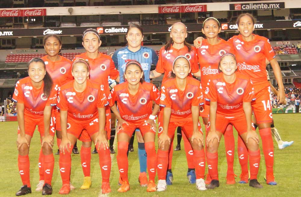 Jesús Martínez salda adeudos a jugadoras  de Veracruz