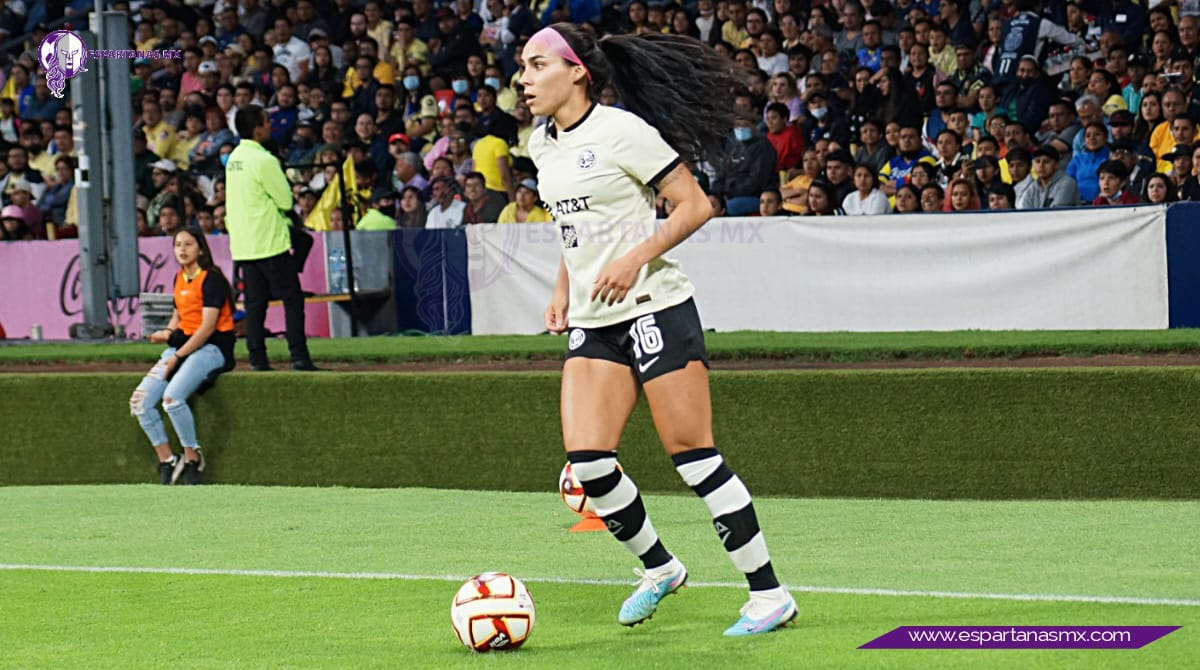 América Femenil: Sabrina Enciso y su cabello ‘eléctrico’ en el estadio Azteca