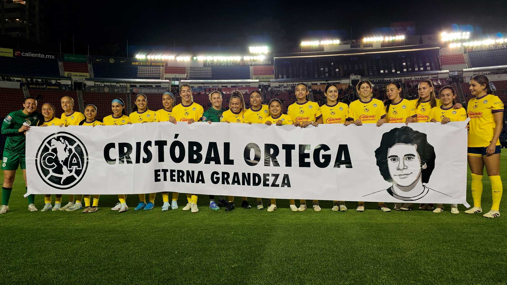 El América Femenil rindió un emotivo homenaje a Cristóbal Ortega, leyenda azulcrema