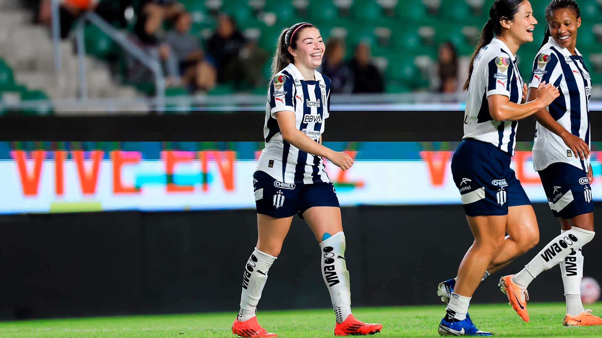 Katty Martínez feliz con su gol 153 con el que vuelve a ser la máxima goleadora de la Liga MX Femenil