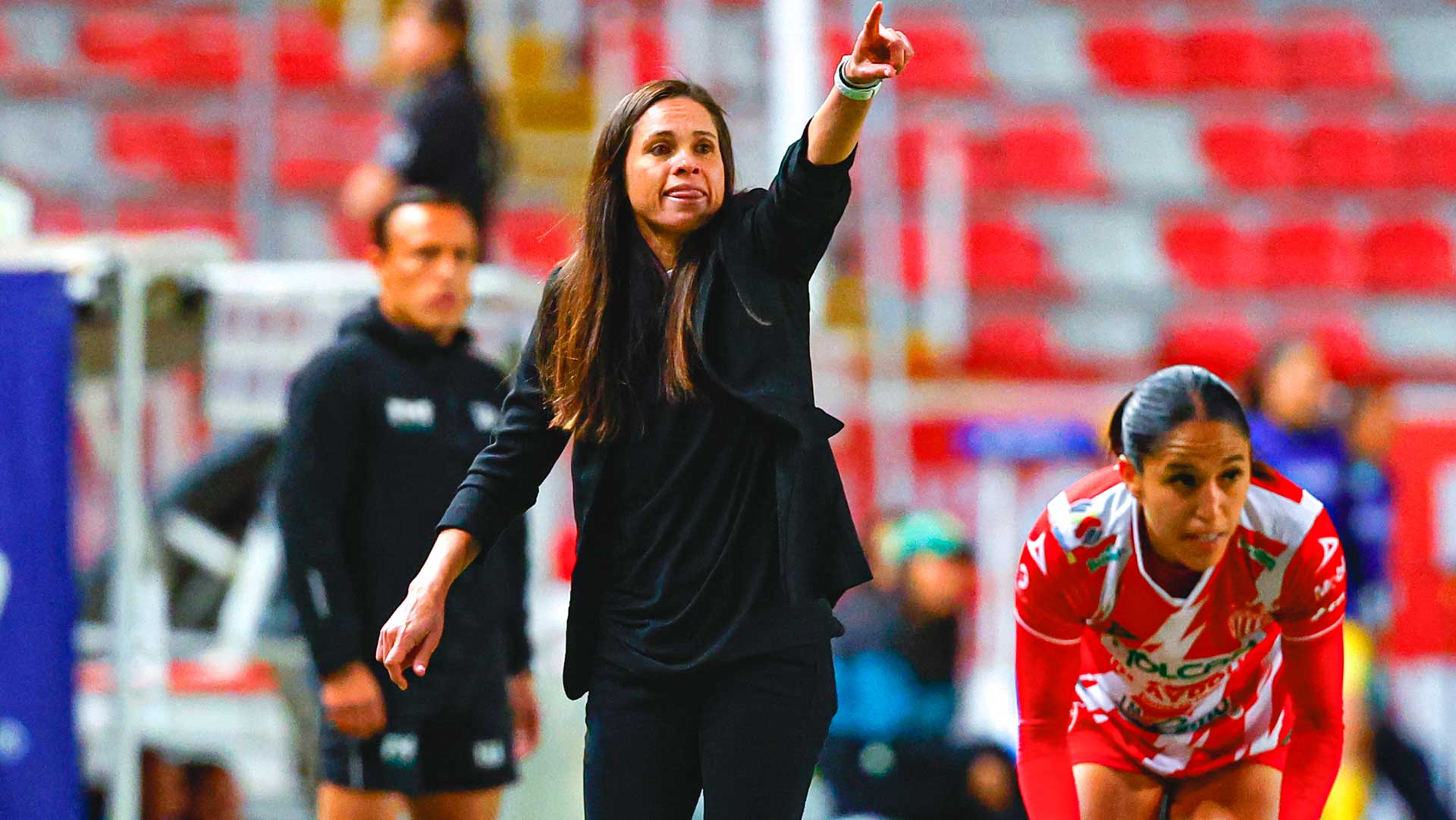 Lupita Worbis DT de Necaxa Femenil foto centellas 2