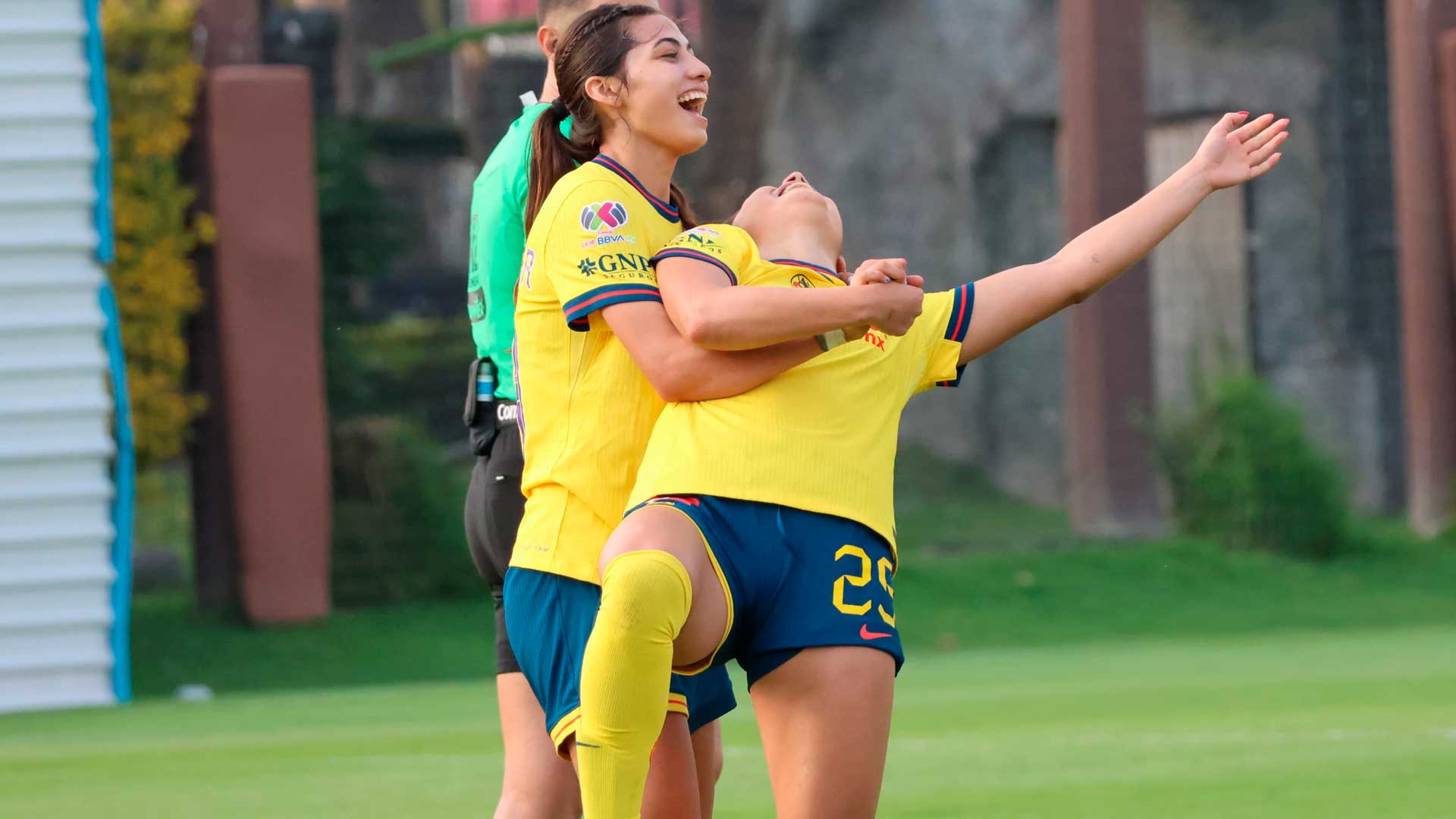 América Femenil golea sin piedad a Puebla: ¡7-0 de escándalo! 