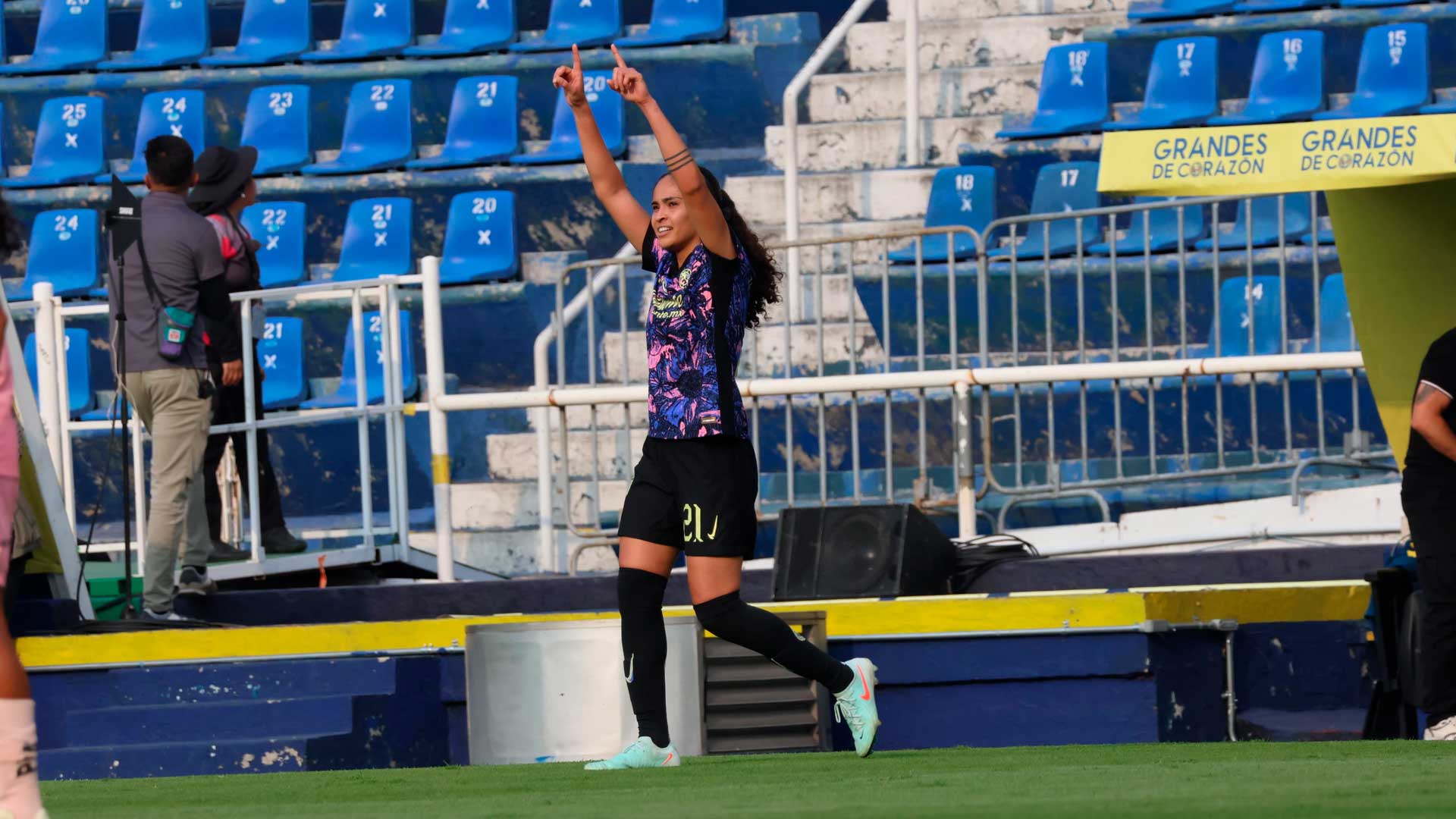 América femenil golea 5-0 a León y mantiene el liderato con paso perfecto en el Clausura 2025 