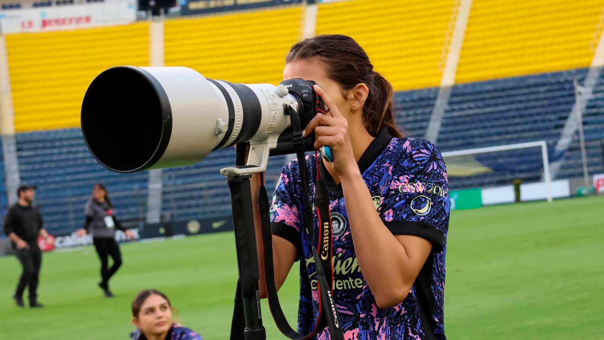 Montserrat Saldívar, pieza clave del América y fotógrafa por un día