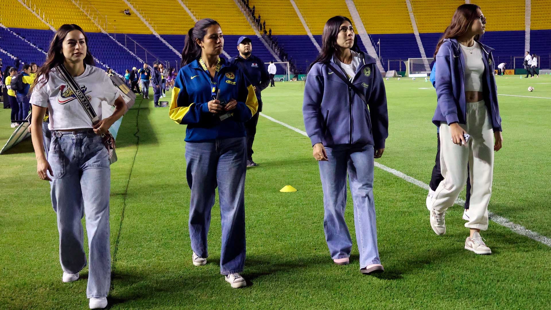 america femenil autografos itzel kiana y scar 2