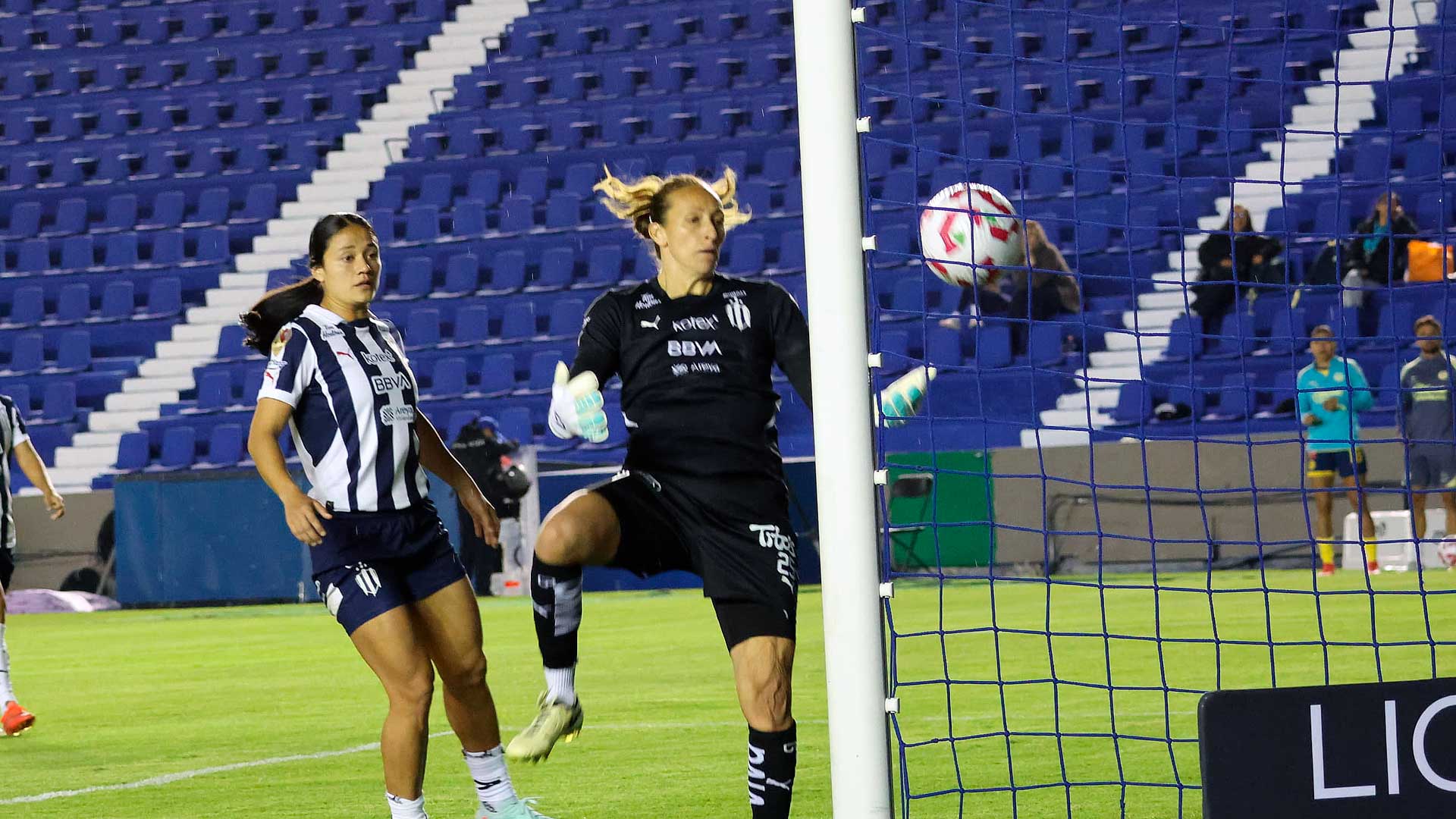 Error de Pamela Tajonar le cuesta a Rayadas en la derrota 3-2 ante América