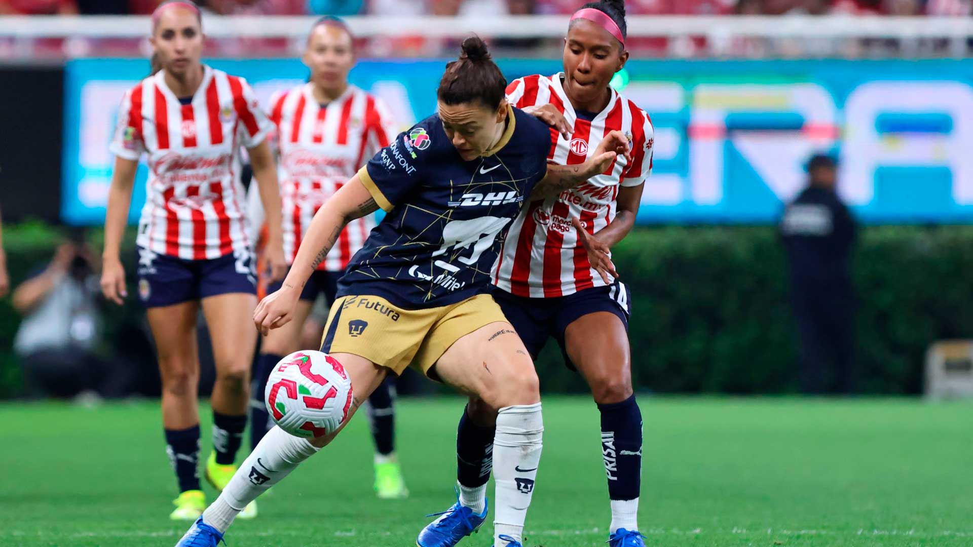 Chivas Femenil toma ventaja ante Pumas en el Estadio Akron