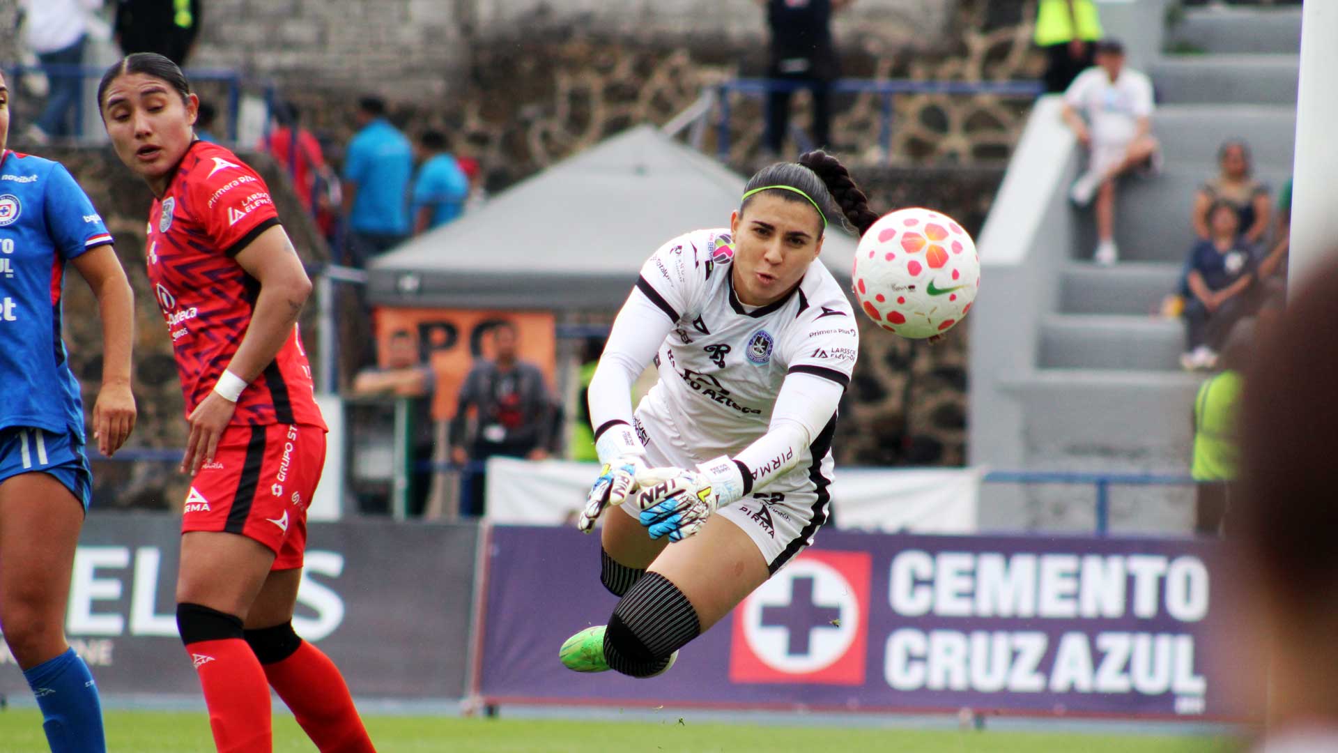 Daniela Solera: de caminar 8 kilómetros para entrenar a atajarle un penal a España en un Mundial