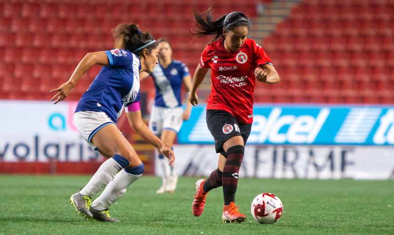 Puebla mantiene su buen paso y vence a Xolos