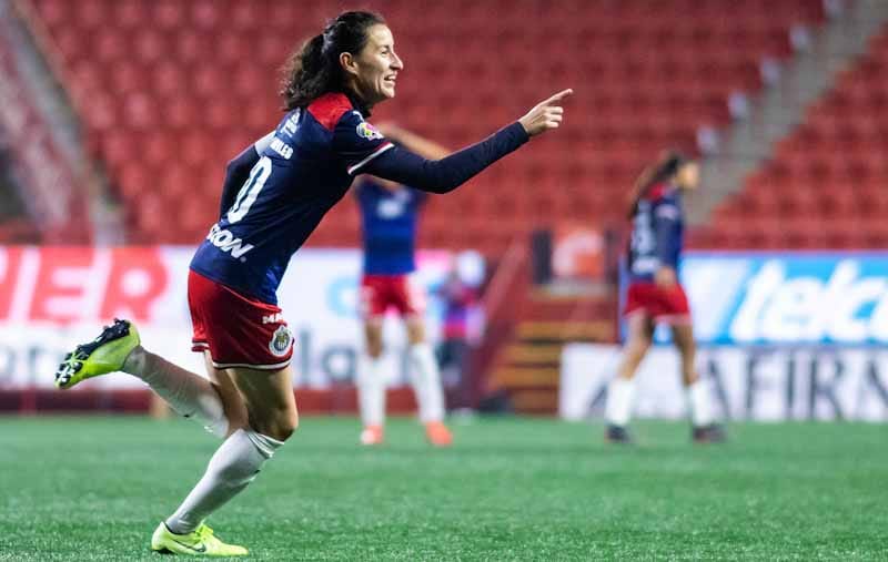 Chivas femenil golea 4-1 a las Xolas  