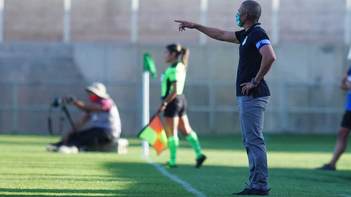 Jorge Campos cree que el árbitro se equivocó y les afectó en el marcador