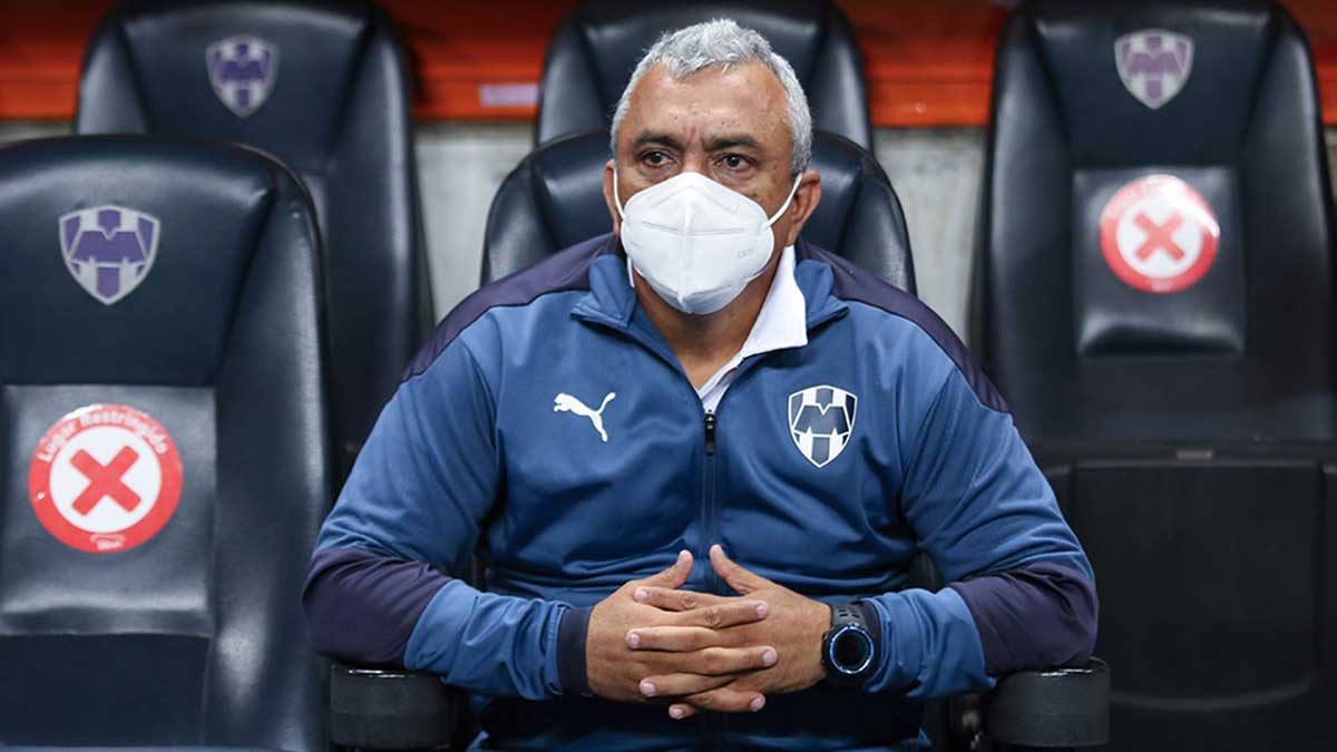 Héctor Becerra dejó de ser entrenador de las Rayadas del Monterrey