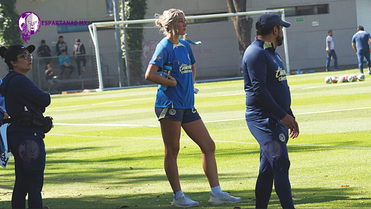 Jocelyne Orejel, defensa del América femenil, con pasos firmes en su recuperación, tras cirugía