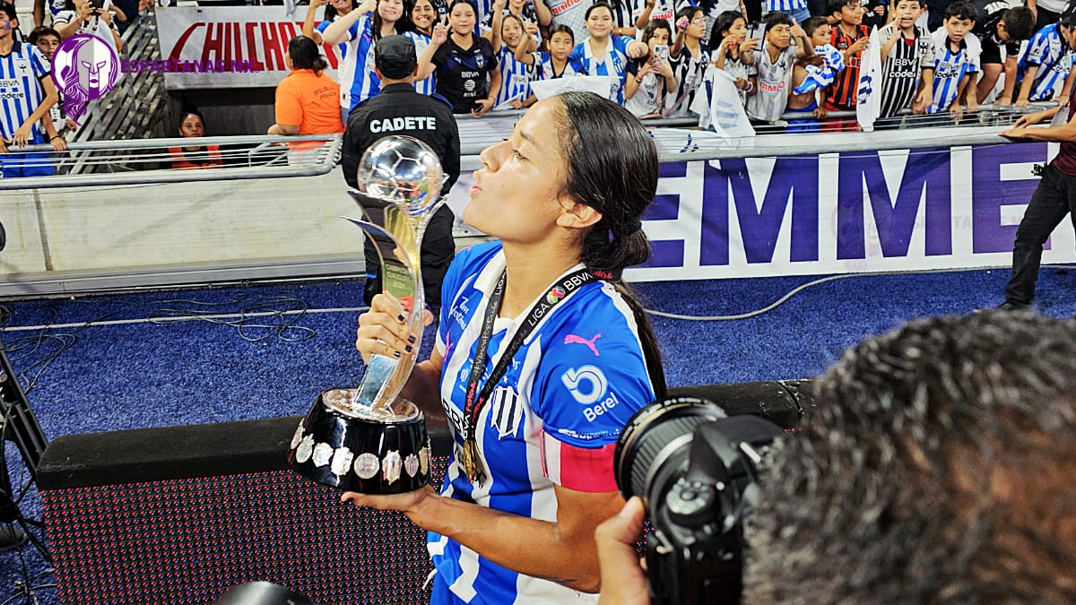 Rebeca Bernal se despide de Rayadas con el título del Clausura 2024, ¡adiós leyenda regia!