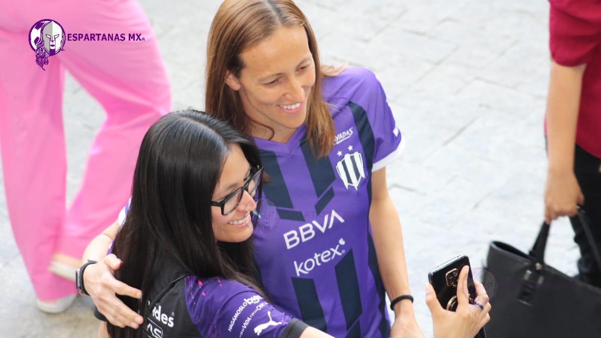 M En la Vida y en la Cancha: una gran fiesta que juntó a Rayadas, personalidades y afición en un solo lugar 