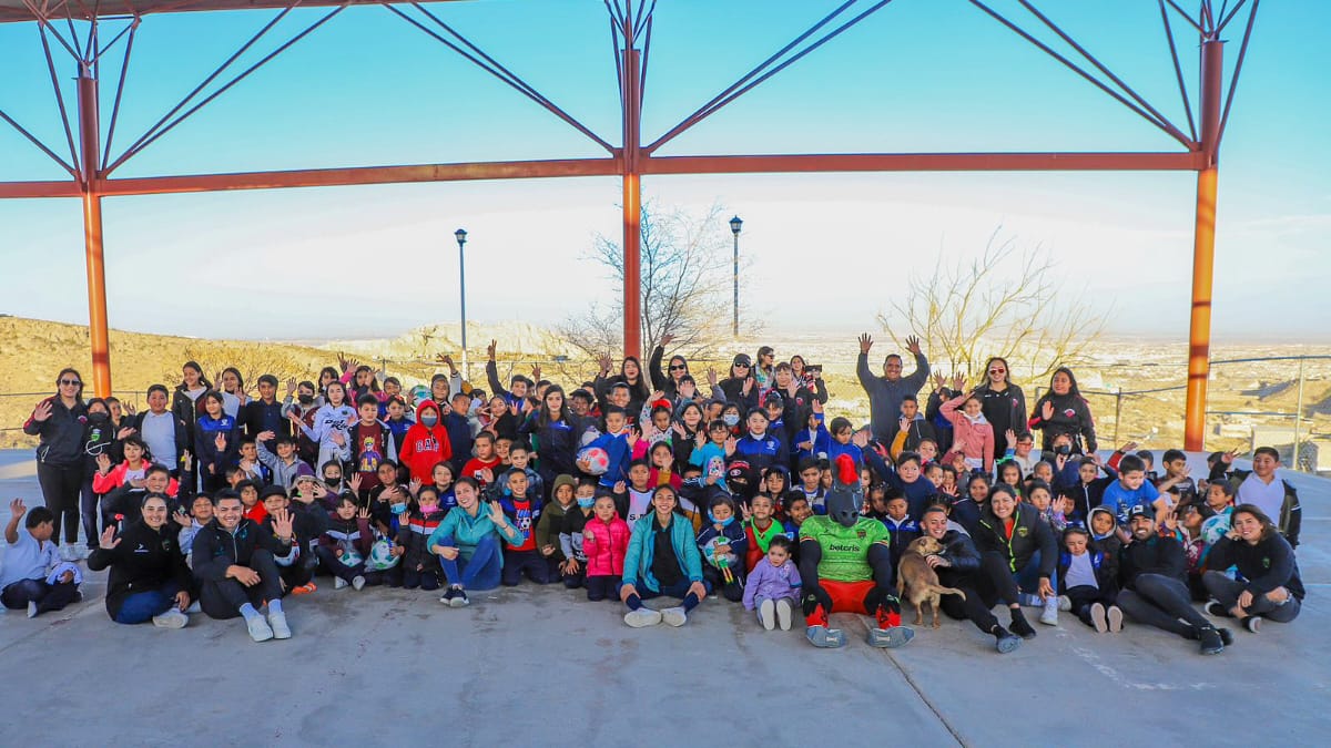 Bravas de Juárez visitan la Escuela Primaria Domingo Bravo Oviedo