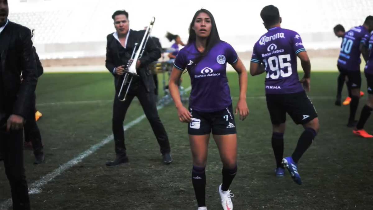 5 jugadoras de Mazatlán aparecen en el video de la Banda El Recodo