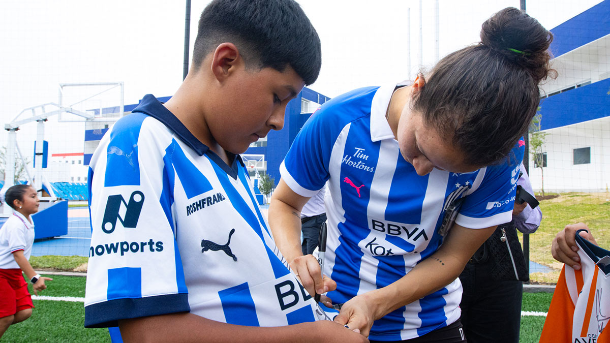 rayadas cancha niñas foto monterrey yamile