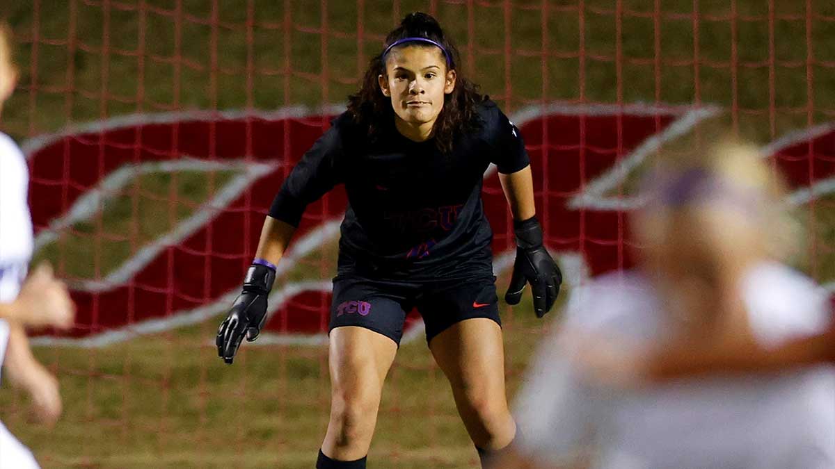 La portera Emily Alvarado brilla en la goleada del TCU