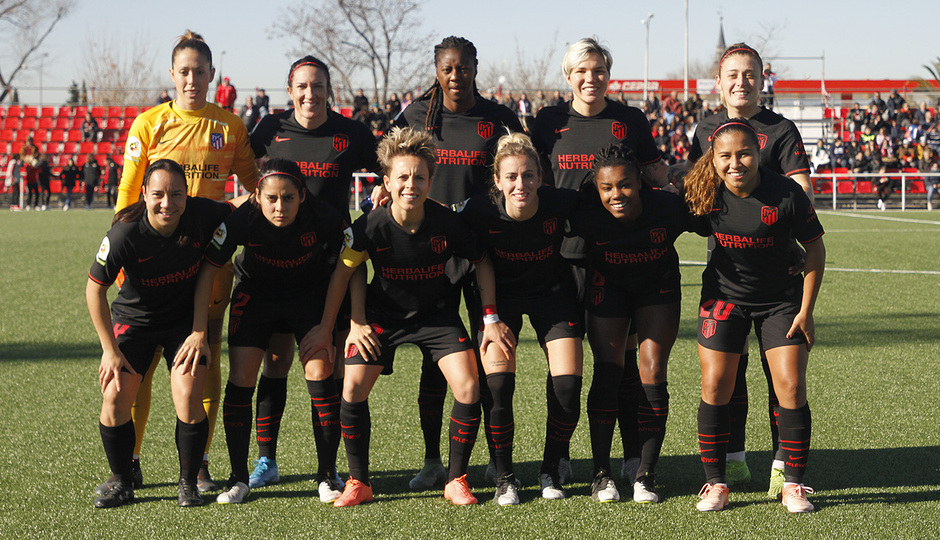 Charlyn Corral y Kenti Robles participan en el empate del Atleti femenino