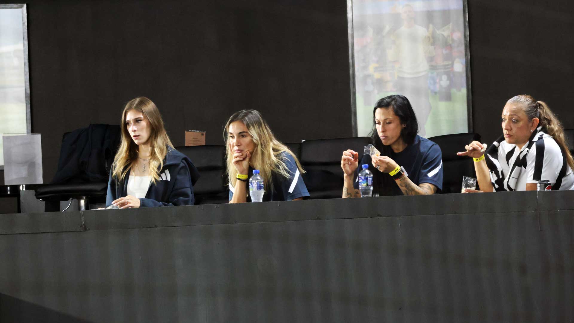 Jenni Hermoso, Tatiana Flores y Fer Elizondo visitan la Queens League en la CDMX tras el empate ante Cruz Azul