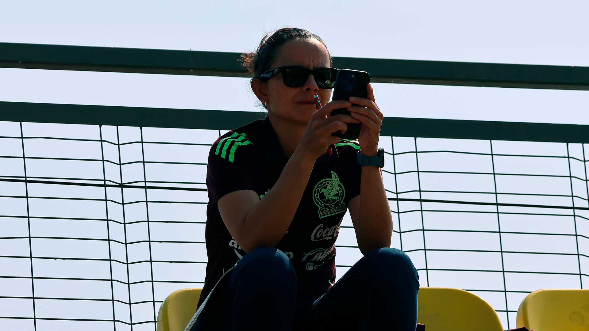 Jimena Rojas, DT del Tri Sub-17, visita Coapa durante la derrota del América Femenil Sub-19 ante Pachuca