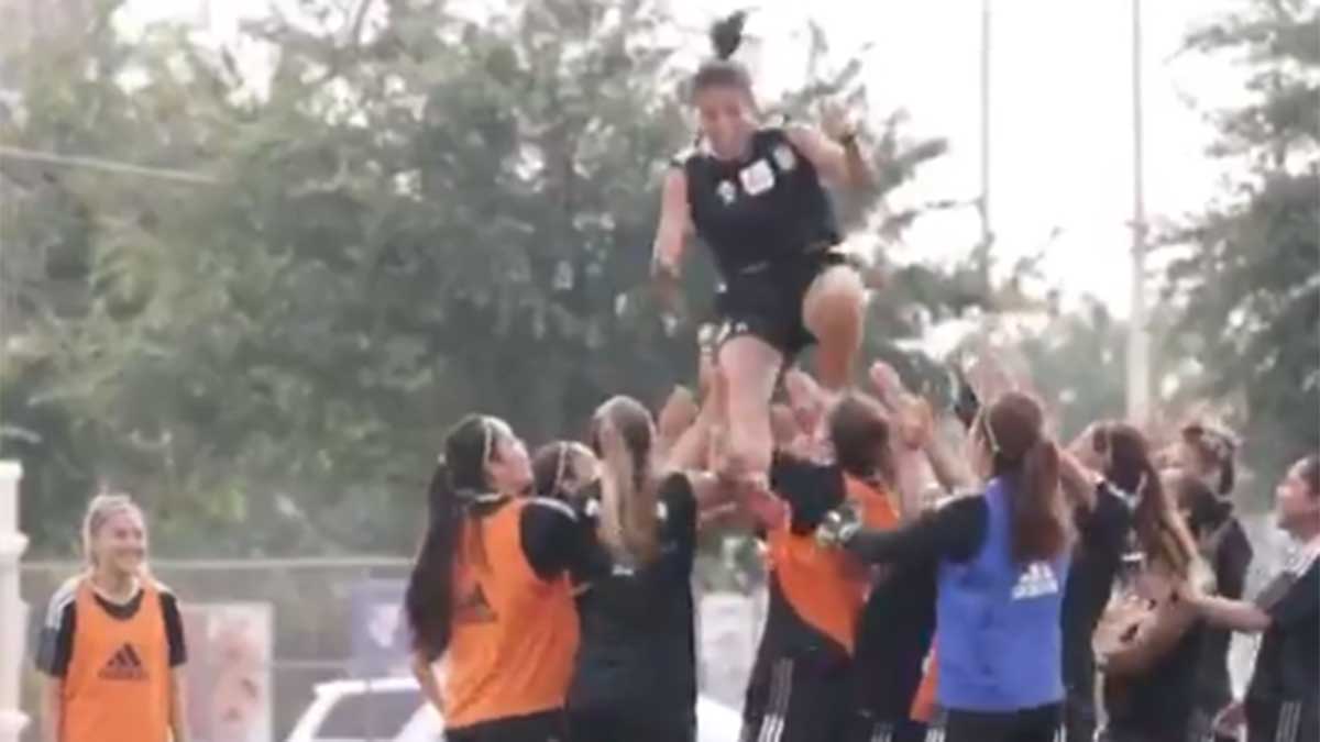 María Sánchez anota golazo de chilena en práctica de Tigres Femenil 