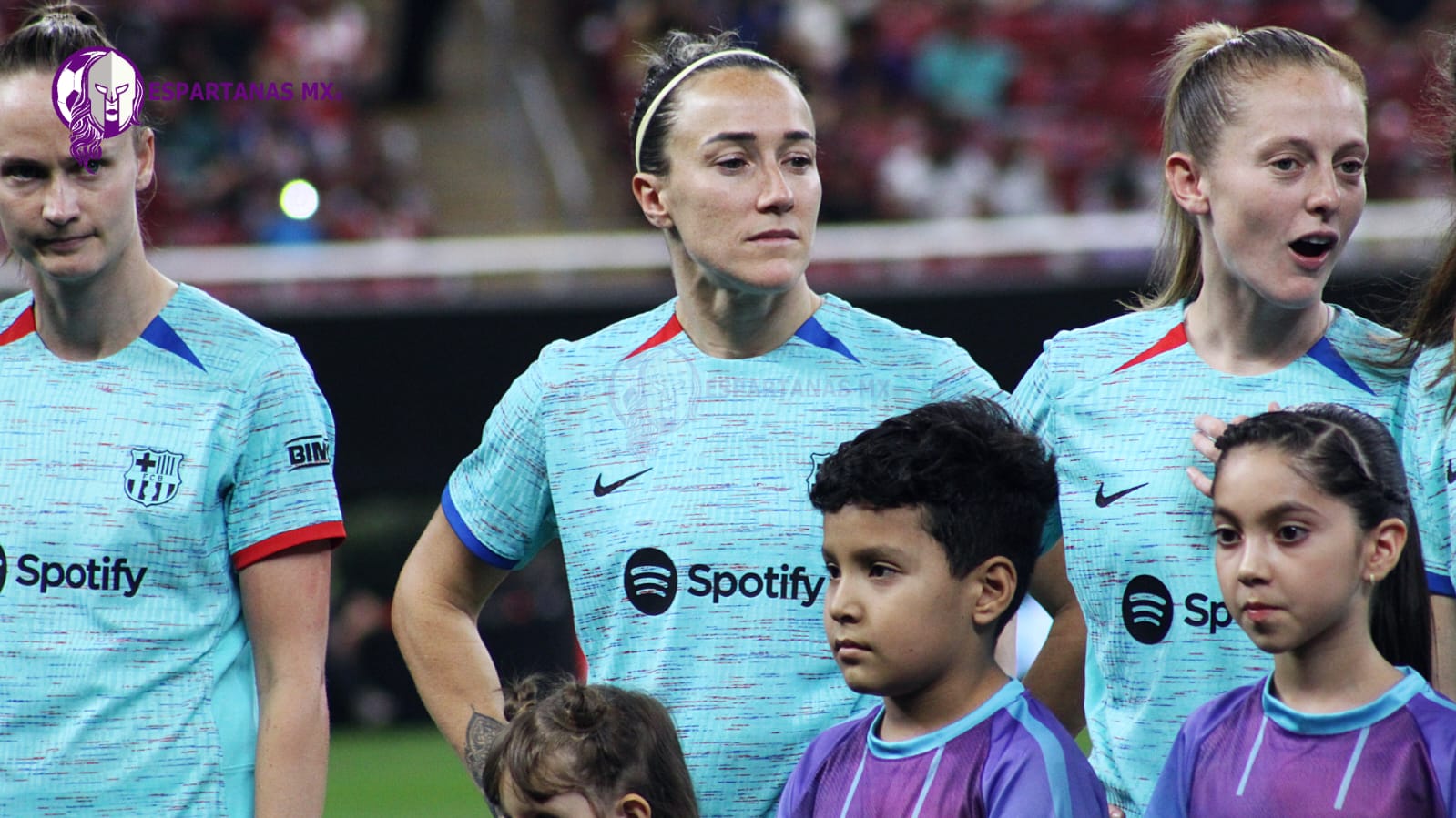 Estrella inglesa Lucy Bronze deslumbra con el Barcelona ante Chivas en el Estadio Akron