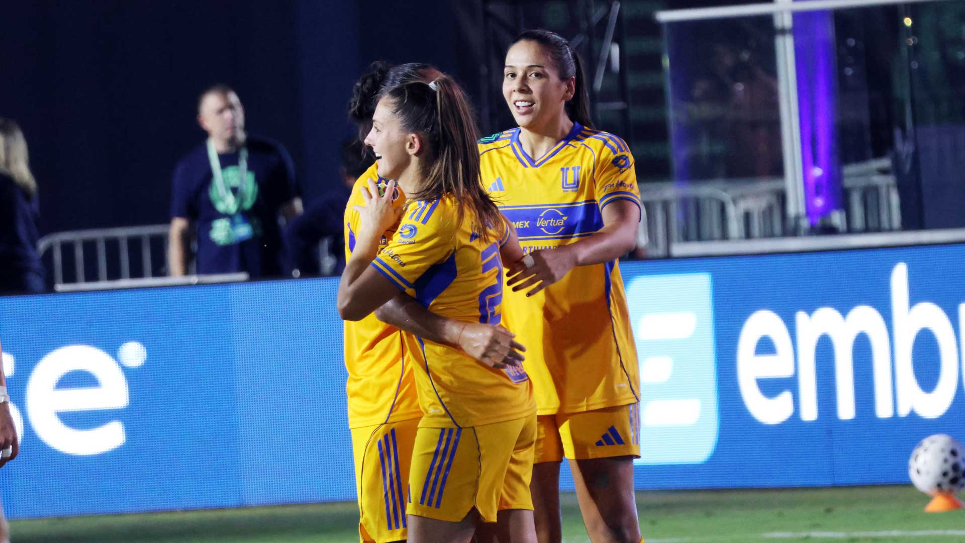 María Sánchez firma un hat-trick brutal y Tigres remonta 3–2 a AFC Toronto en un debut explosivo del W7F